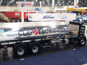 MAROKO133 Update ai: 7,000-gallon: USโ largest electric aircraft refueler unveiled with 24