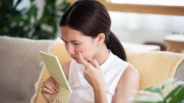 MAROKO133 Hot kesehatan: Alasan Medis Tak Boleh Asal Pencet Jerawat Area 'Segitiga Ke