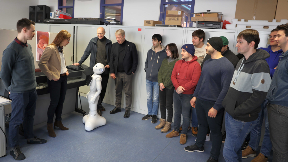 MAROKO133 Hot ai: 4-foot-tall robot that can read gestures, facial expressions turned into