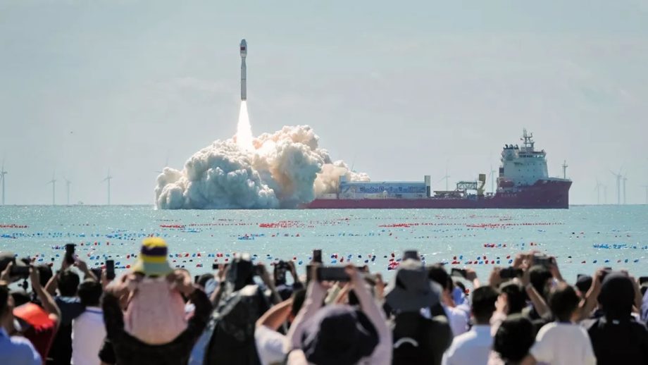 MAROKO133 Update ai: China could test floating rocket launch platform in South China Sea o